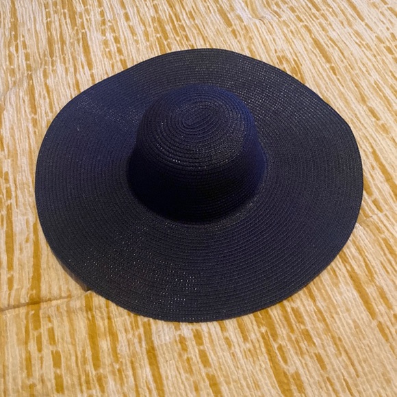 odiva Accessories - Navy blue, beach, cruise, or casual hat!